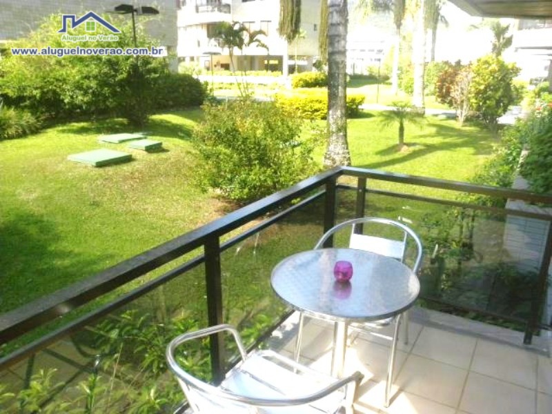 SACADA COM CHURRASQUEIRA