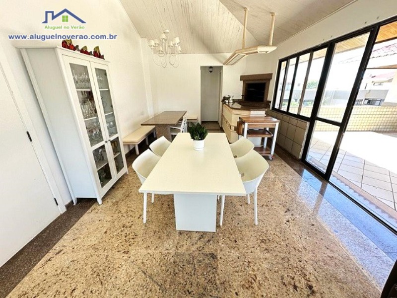 ÁREA DE CHURRASQUEIRA