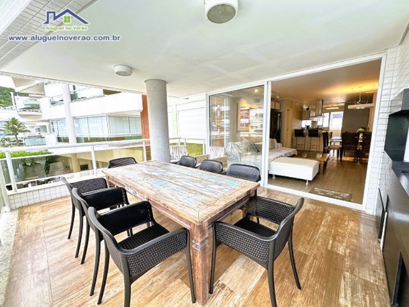 SACADA COM CHURRASQUEIRA