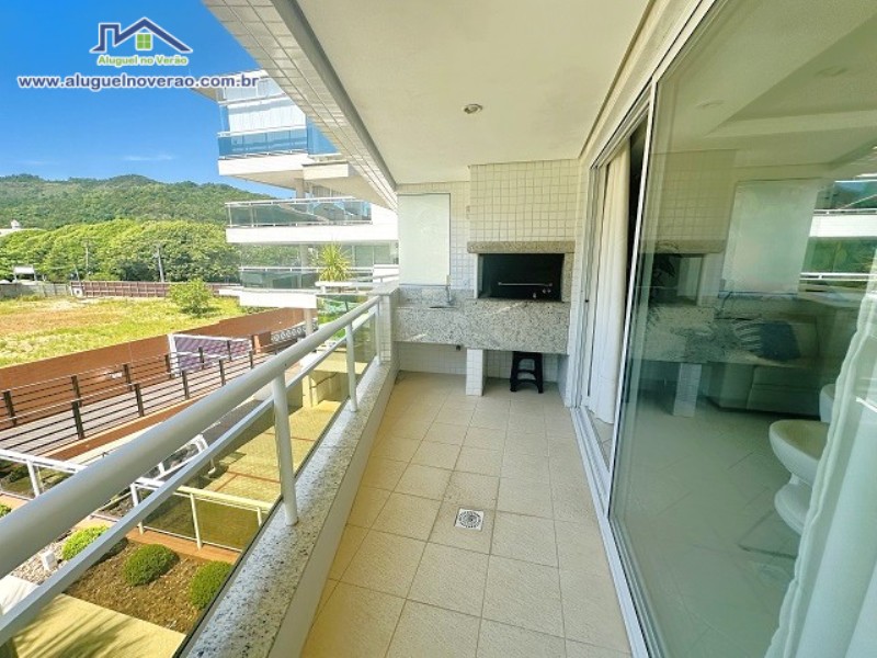 SACADA COM CHURRASQUEIRA