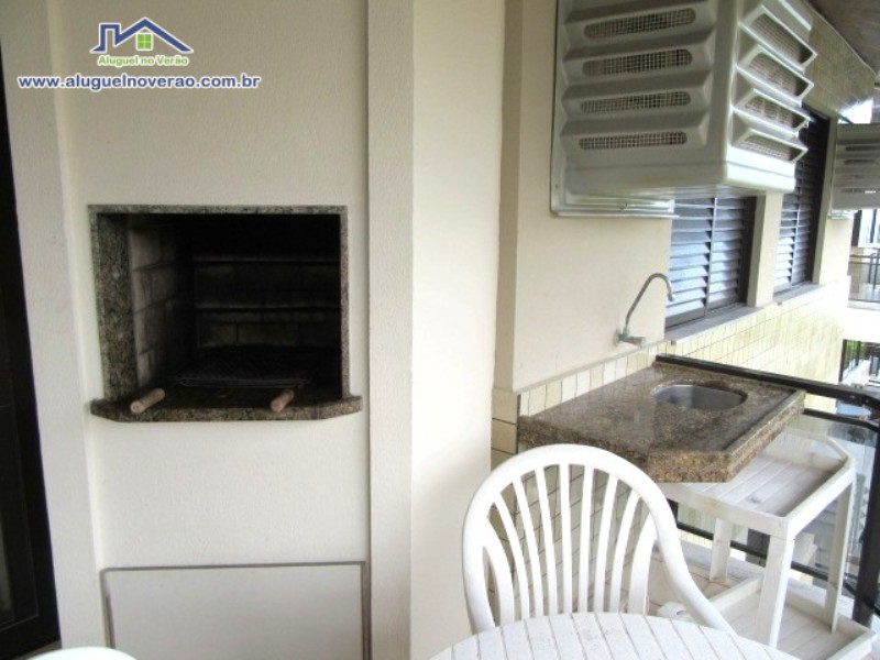 SACADA COM CHURRASQUEIRA