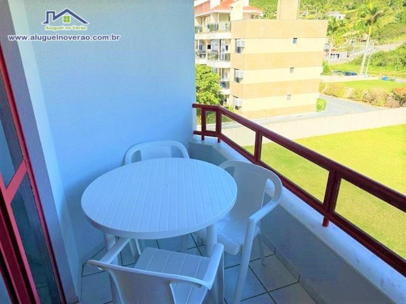 SACADA COM CHURRASQUEIRA