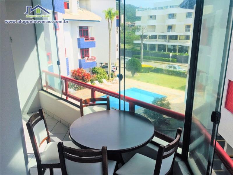 ÁREA DE CHURRASQUEIRA