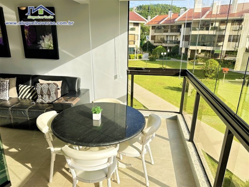 ÁREA DE  CHURRASQUEIRA