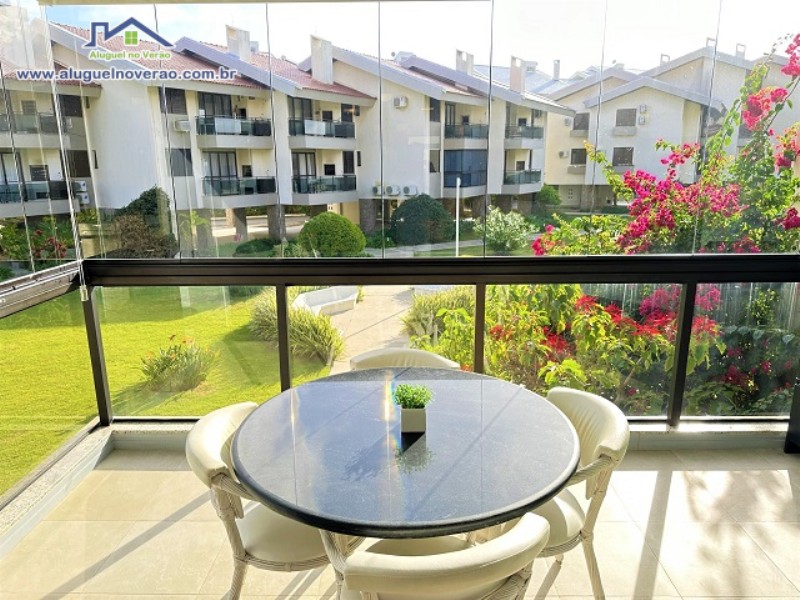 ÁREA DE  CHURRASQUEIRA