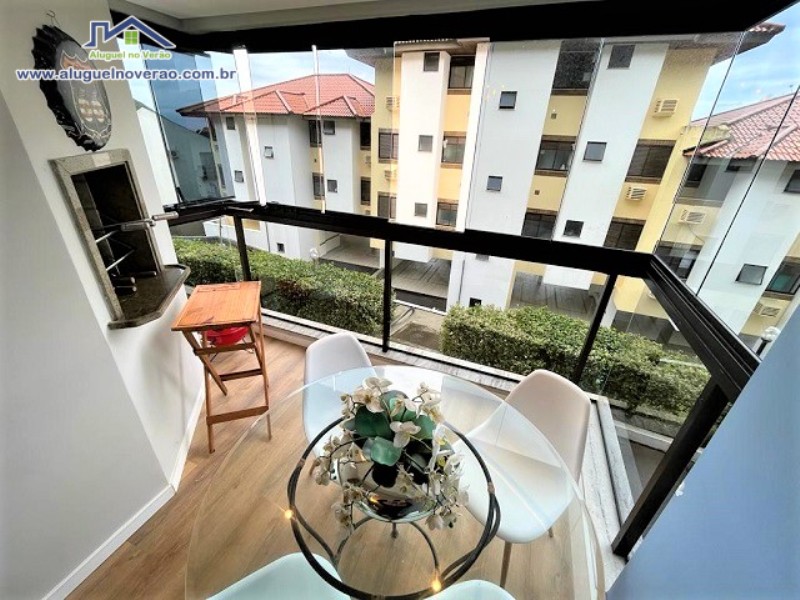 ÁREA DE CHURRASQUEIRA