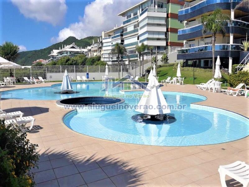 ÁREA DE PISCINA