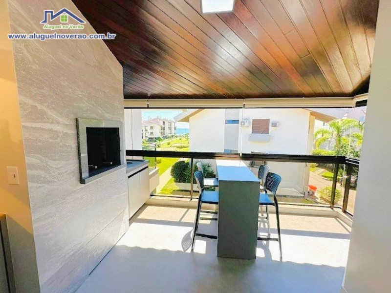 ÁREA DE CHURRASQUEIRA