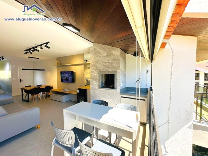 ÁREA DE CHURRASQUEIRA