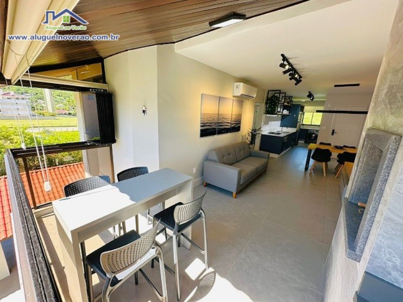 ÁREA DE CHURRASQUEIRA