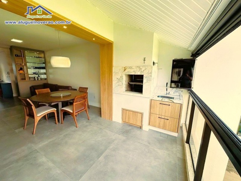 ÁREA DE CHURRASQUEIRA