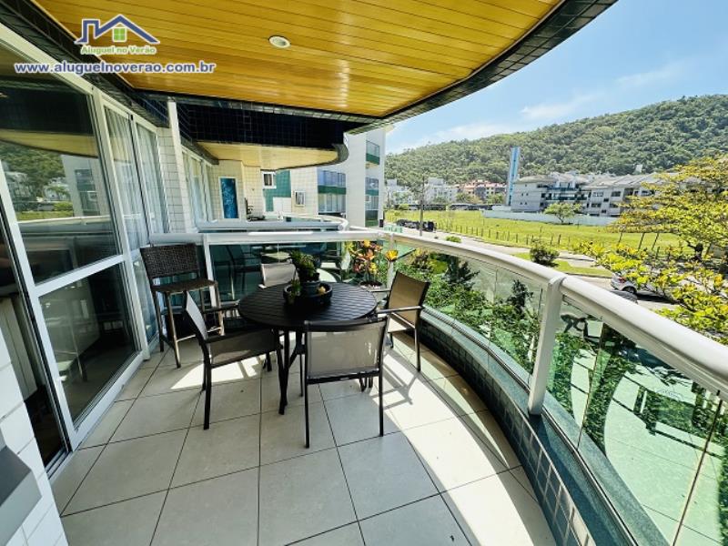 SACADA COM CHURRASQUEIRA