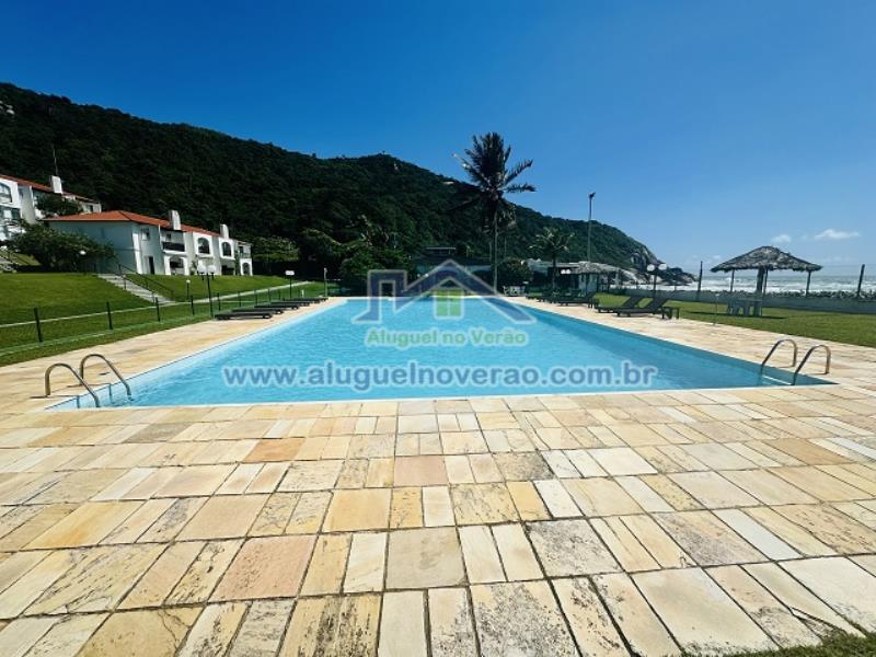 ÁREA DE PISCINA