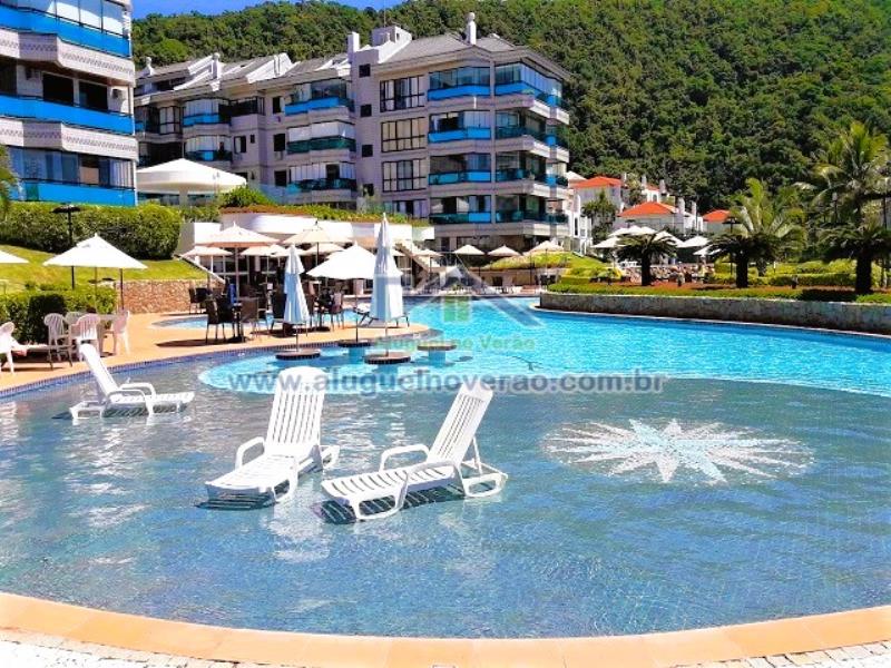 ÁREA DE PISCINA