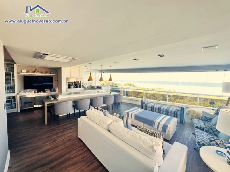 ÁREA DE CHURRASQUEIRA