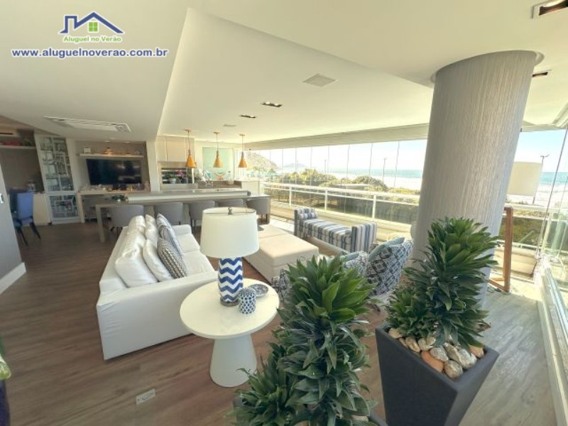 ÁREA DE CHURRASQUEIRA