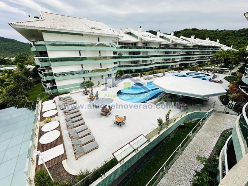 ÁREA DE PISCINA