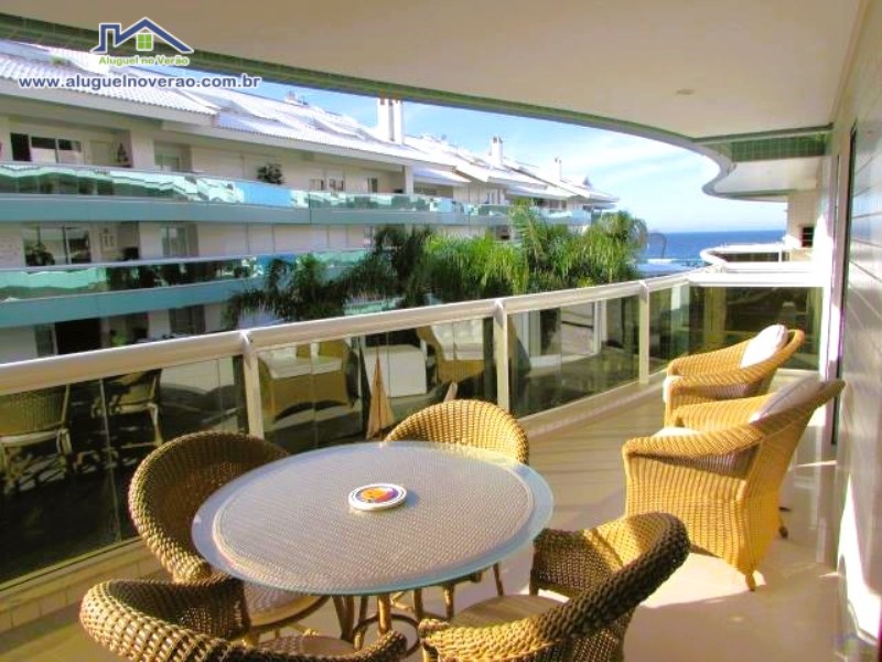 SACADA COM CHURRASQUEIRA