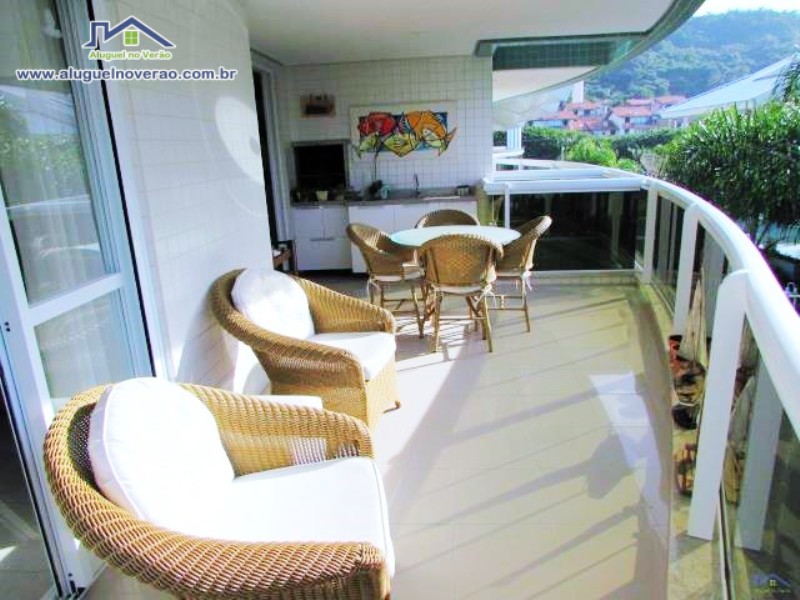 SACADA COM CHURRASQUEIRA