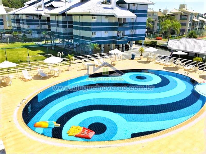 ÁREA DE PISCINA