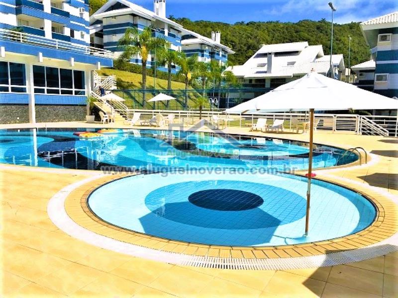 ÁREA DE PISCINA
