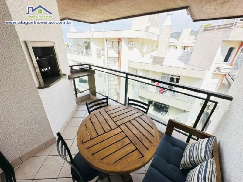 SACADA COM CHURRASQUEIRA