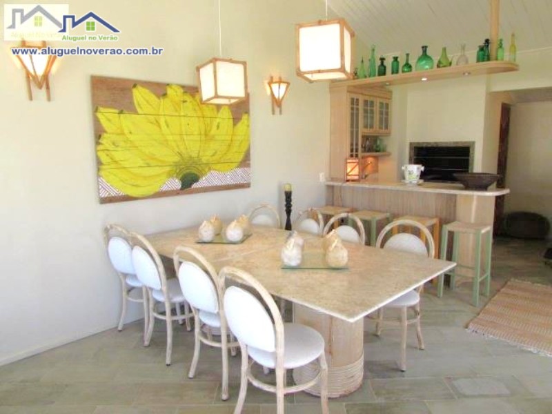 ÁREA DE CHURRASQUEIRA