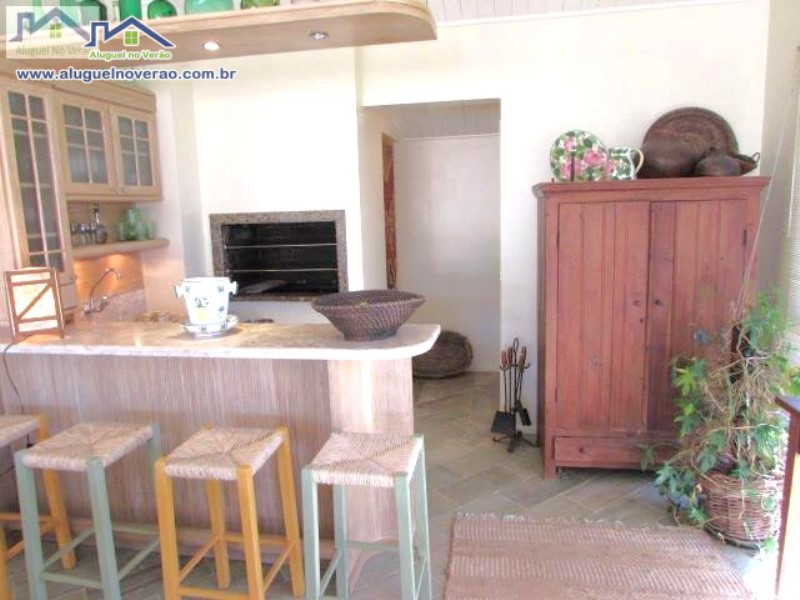 ÁREA DE CHURRASQUEIRA