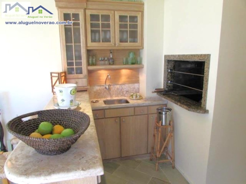 ÁREA DE CHURRASQUEIRA