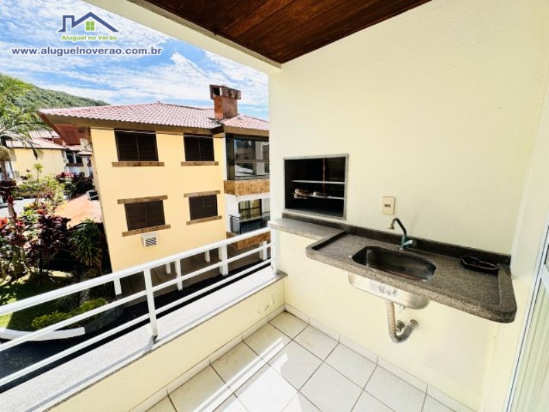 SACADA COM CHURRASQUEIRA