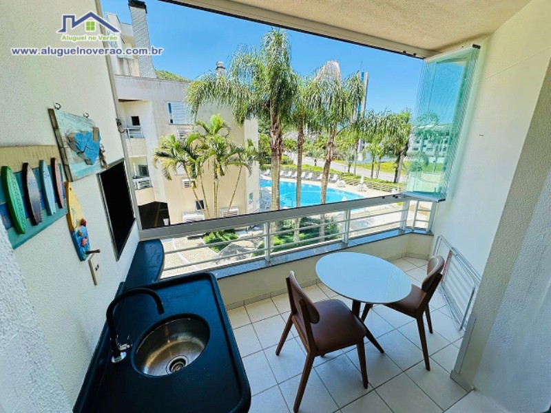 SACADA COM CHURRASQUEIRA