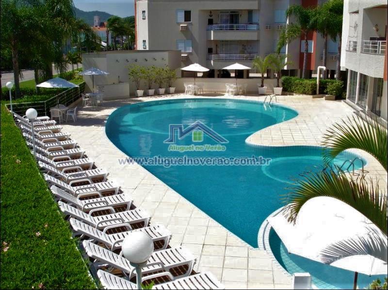 ÁREA DE PISCINA