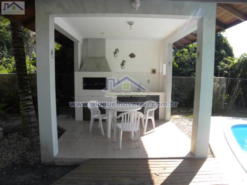 ÁREA DE CHURRASQUEIRA