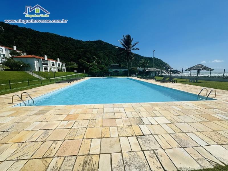 ÁREA DE PISCINA