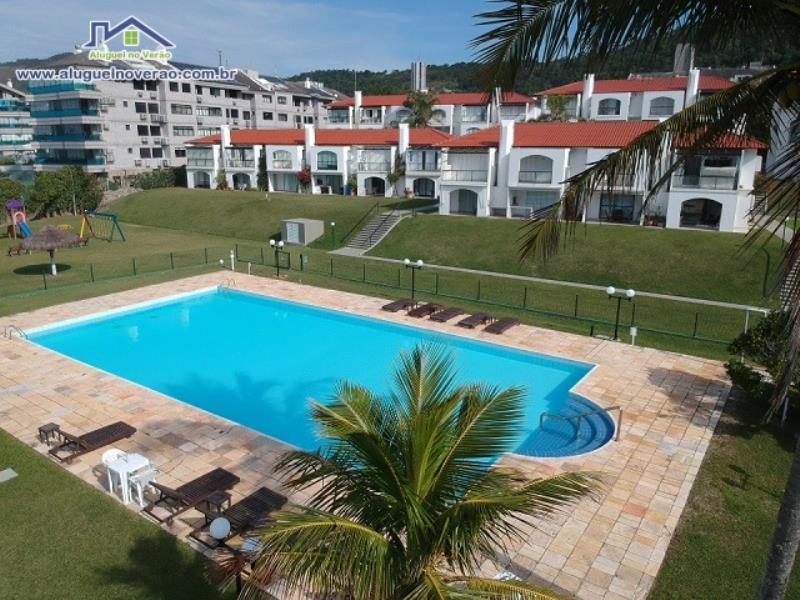 ÁREA DE PISCINA