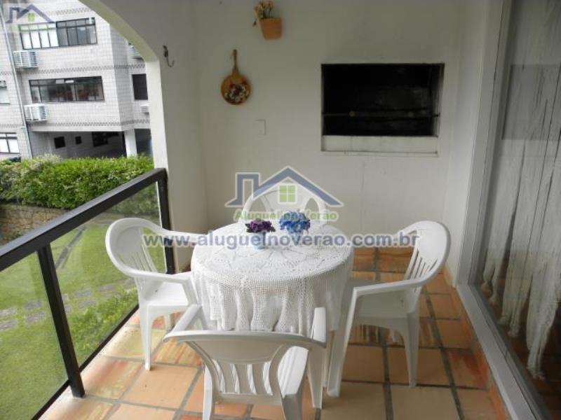 SACADA COM CHURRASQUEIRA
