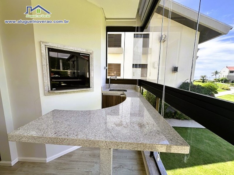 ÁREA DE CHURRASQUEIRA