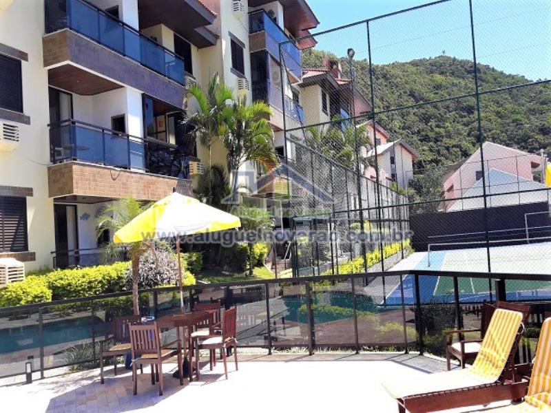 ÁREA DE PISCINA