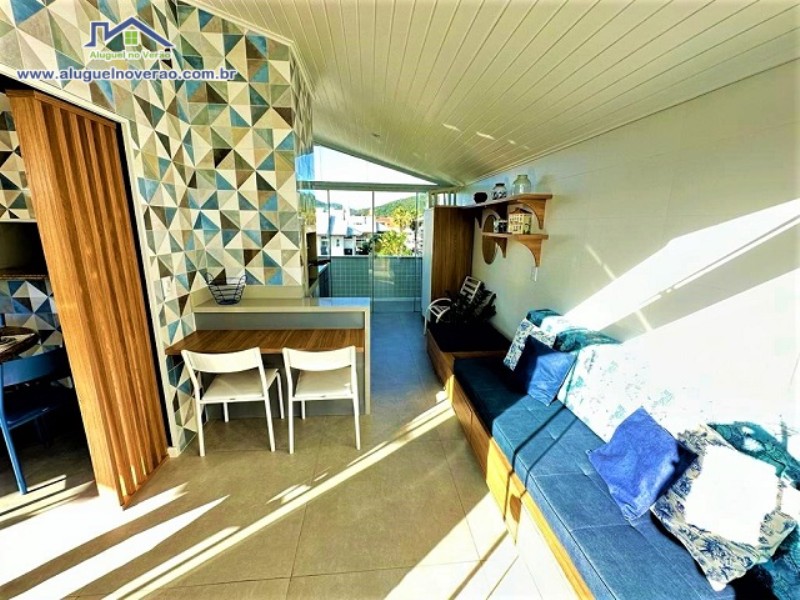 ÁREA DE CHURRASQUEIRA