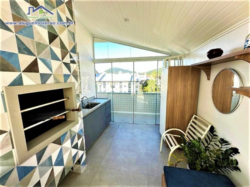 ÁREA DE CHURRASQUEIRA