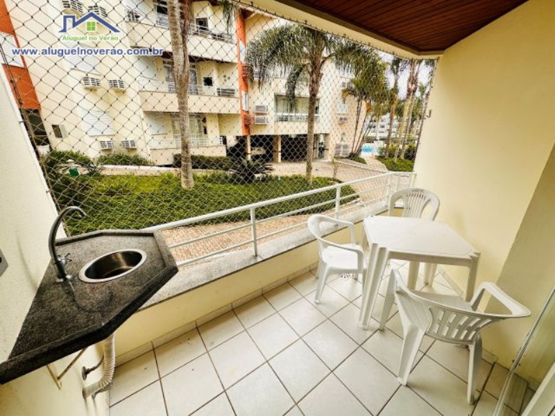 SACADA COM CHURASQUEIRA