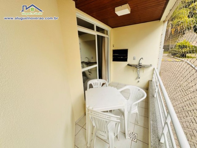 SACADA COM CHURASQUEIRA