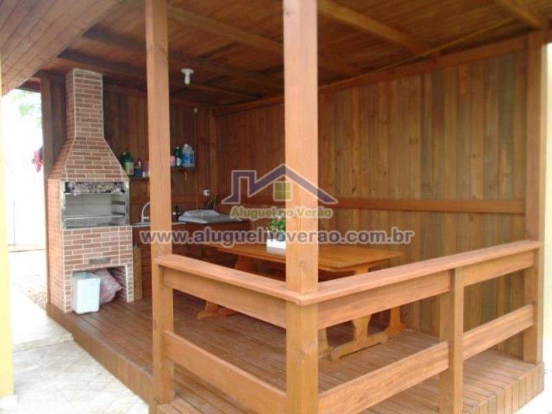 ÁREA DE CHURRASQUEIRA