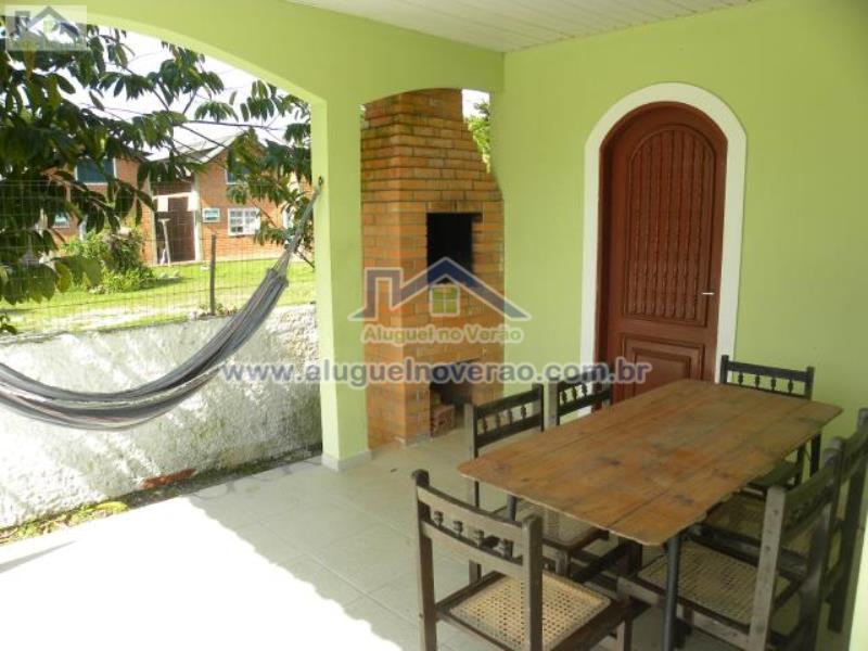 ÁREA DE CHURRASQUEIRA