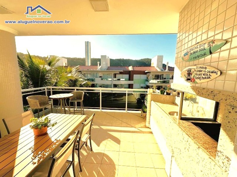 SACADA COM CHURRASQUEIRA