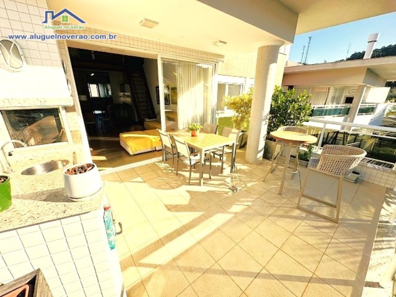 SACADA COM CHURRASQUEIRA