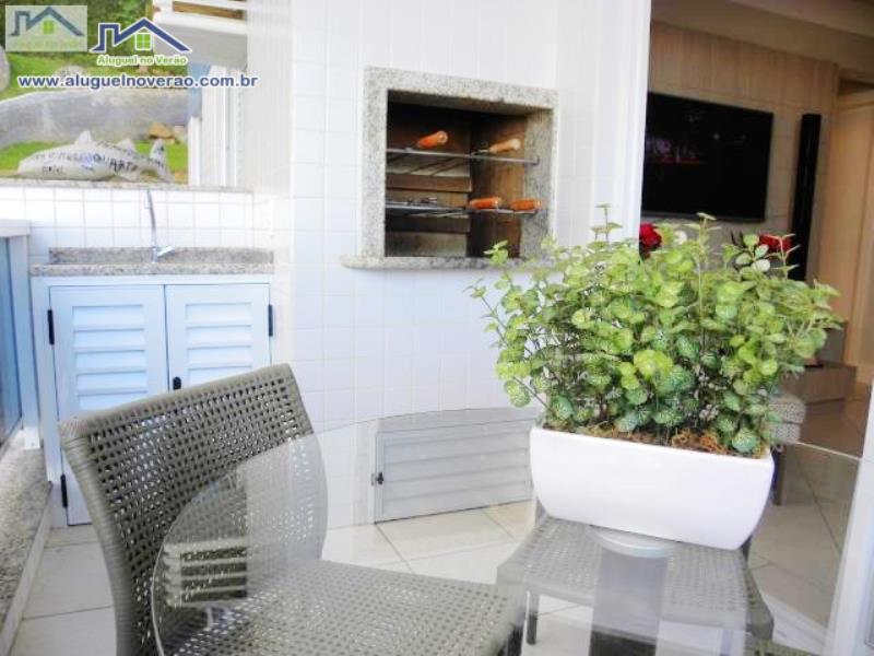 SACADA COM CHURRASQUEIRA