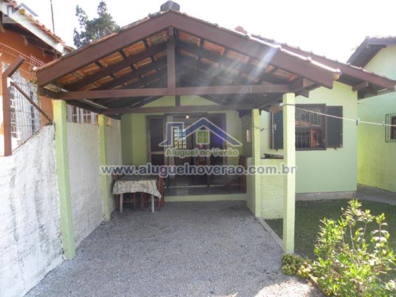 ÁREA DE CHURRASQUEIRA
