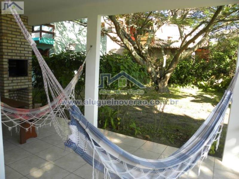 ÁREA DE CHURRASQUEIRA