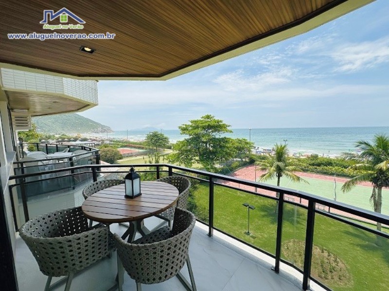 SACADA COM CHURRASQUEIRA